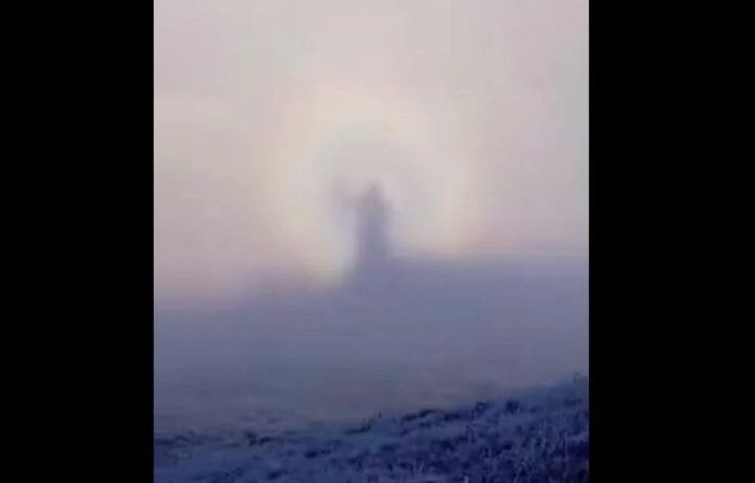 MAJKA BOŽJA SE JAVILA? Čudo na Svetoj Gori, neverovatan snimak sa vrha planine Atos! (VIDEO)
